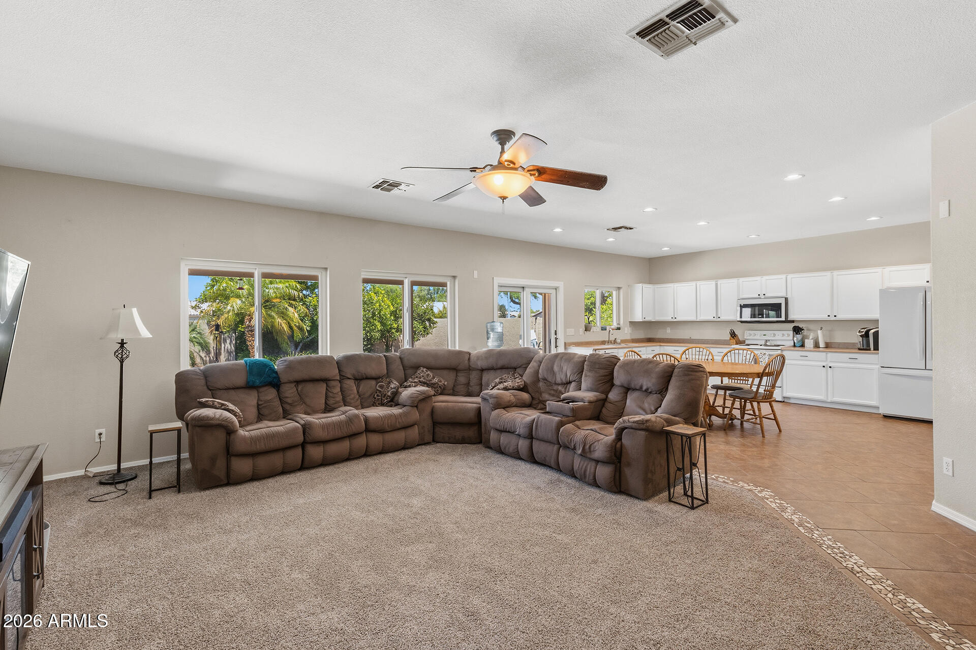 1042 E LYNX Way