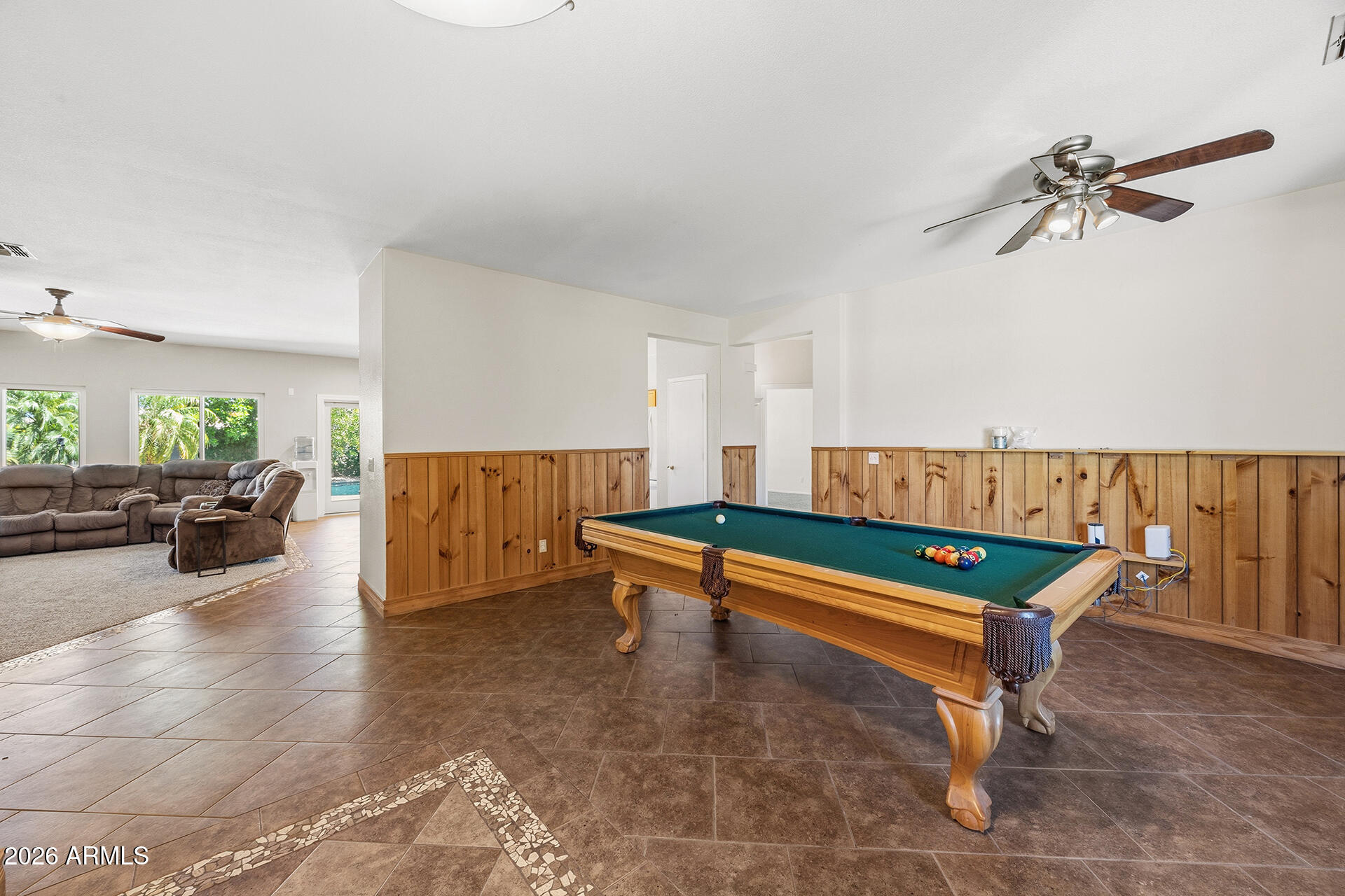 1042 E LYNX Way