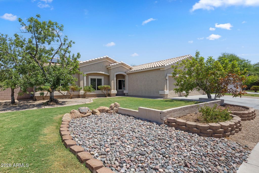 Photo of 1042 E Lynx Way, Chandler, AZ 85249 (MLS # 7044409)