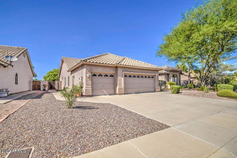 694 W BEECHNUT Drive