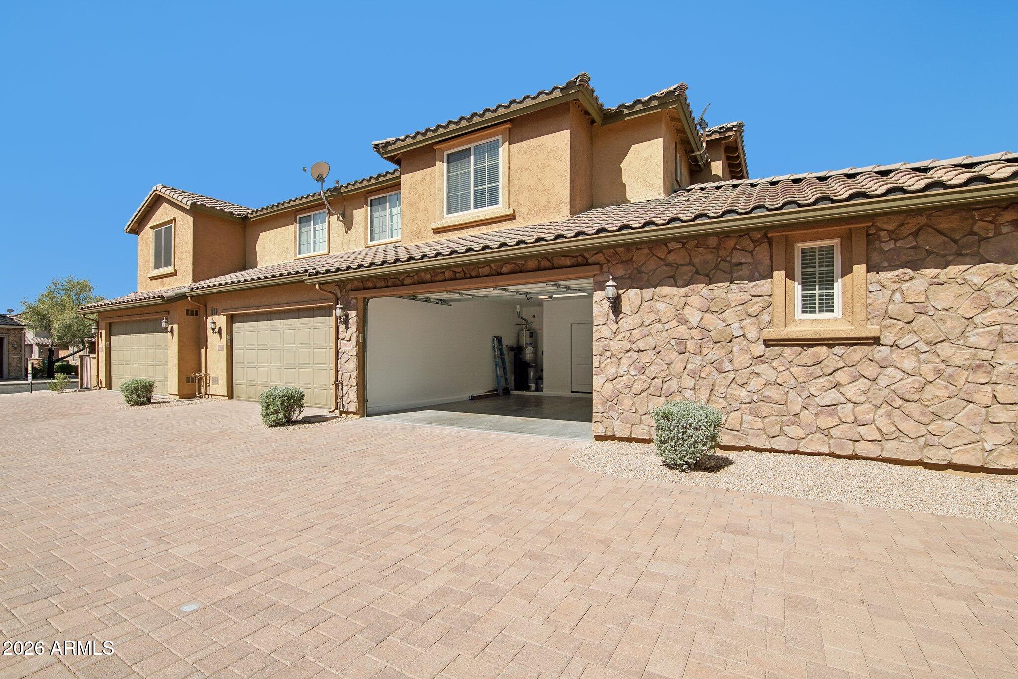 3866 E CAT BALUE Drive