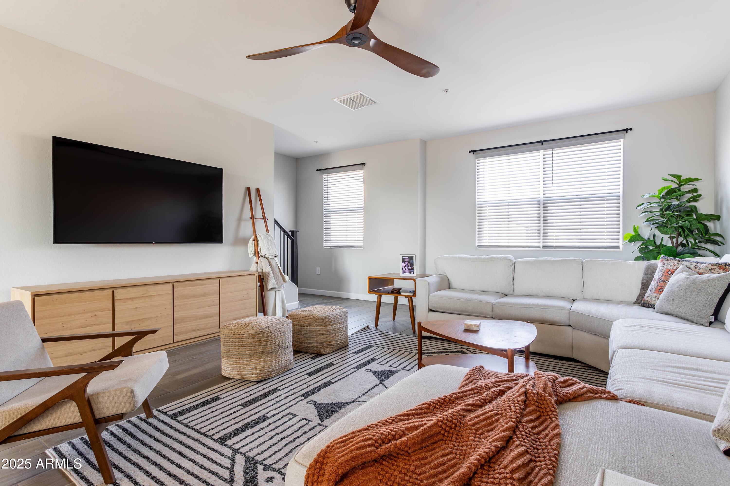 1255 N ARIZONA Avenue 1248