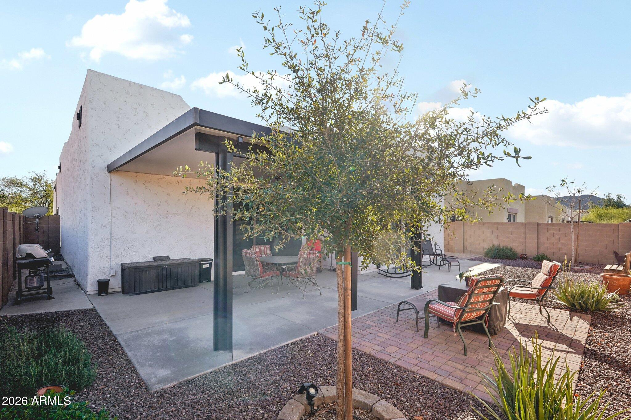 3932 W SALTER Drive