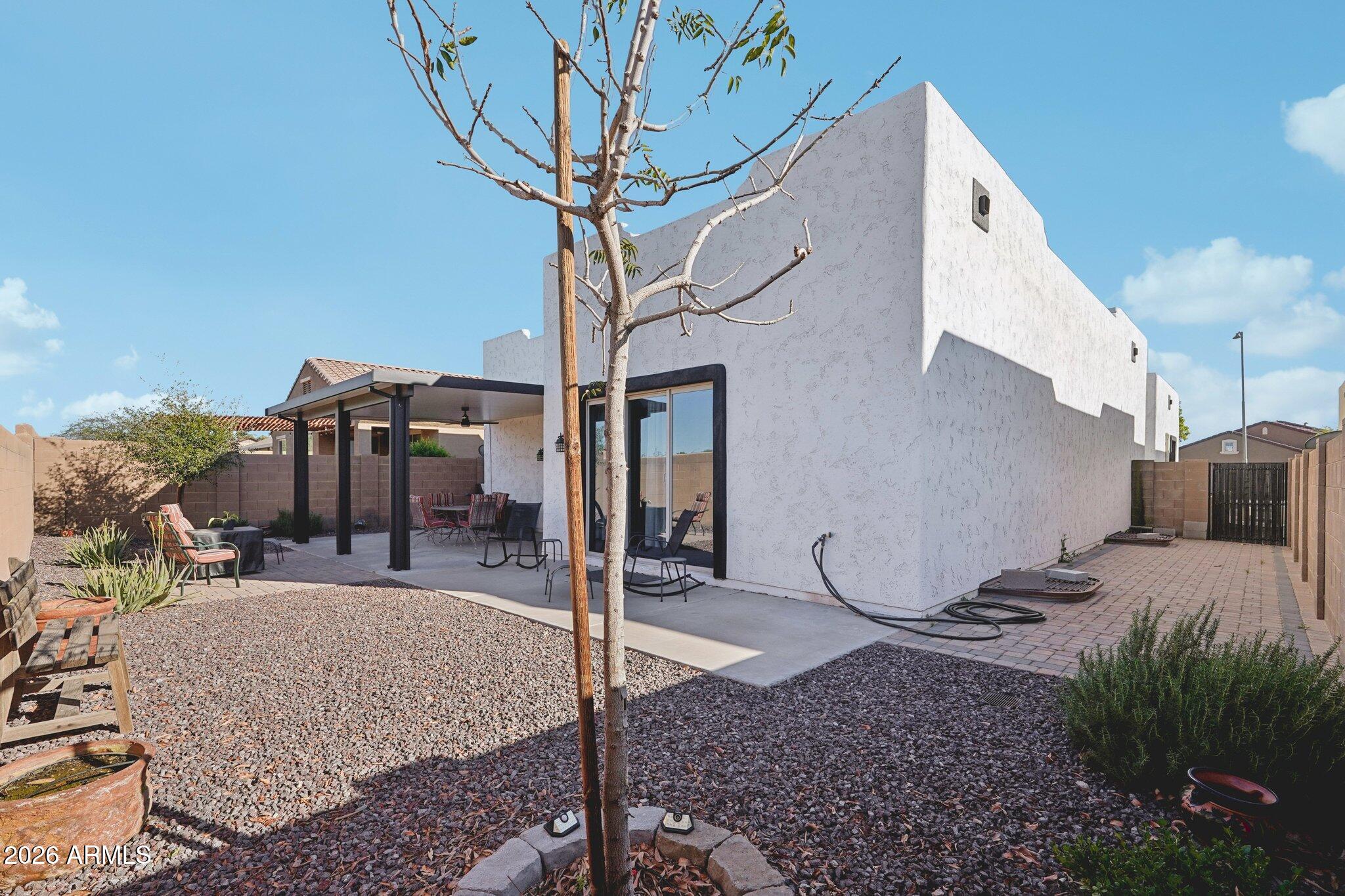 3932 W SALTER Drive