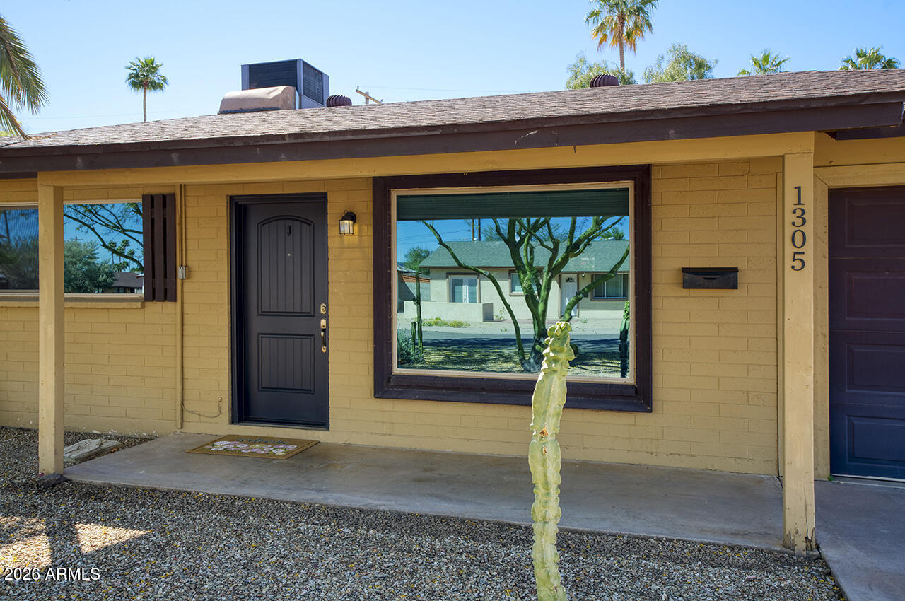 Properties 1 1305 W 7TH Place