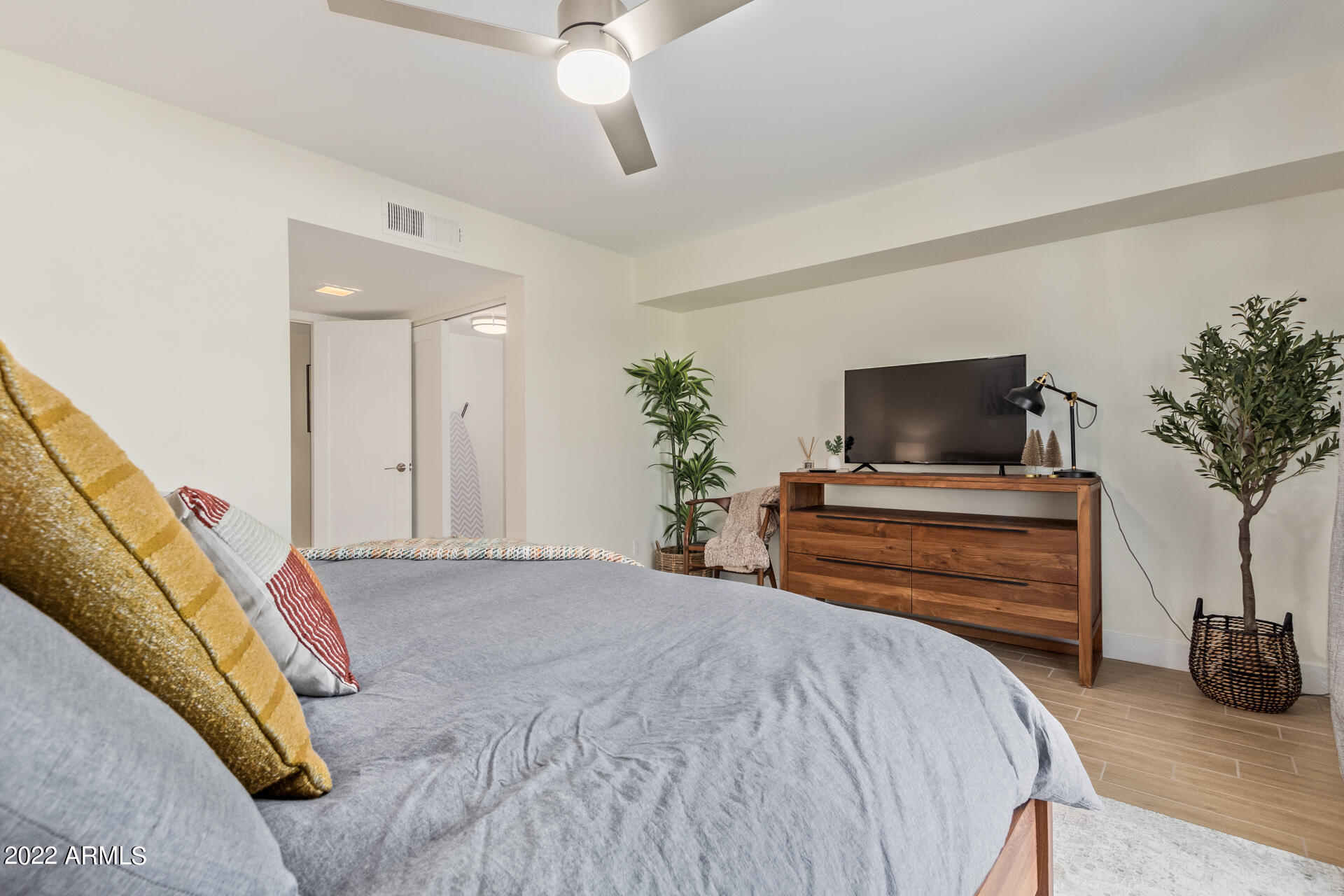 Paradise Valley, Arizona 85253, United States, 2 Bedrooms Bedrooms, ,2 BathroomsBathrooms,Residential,Active,74076