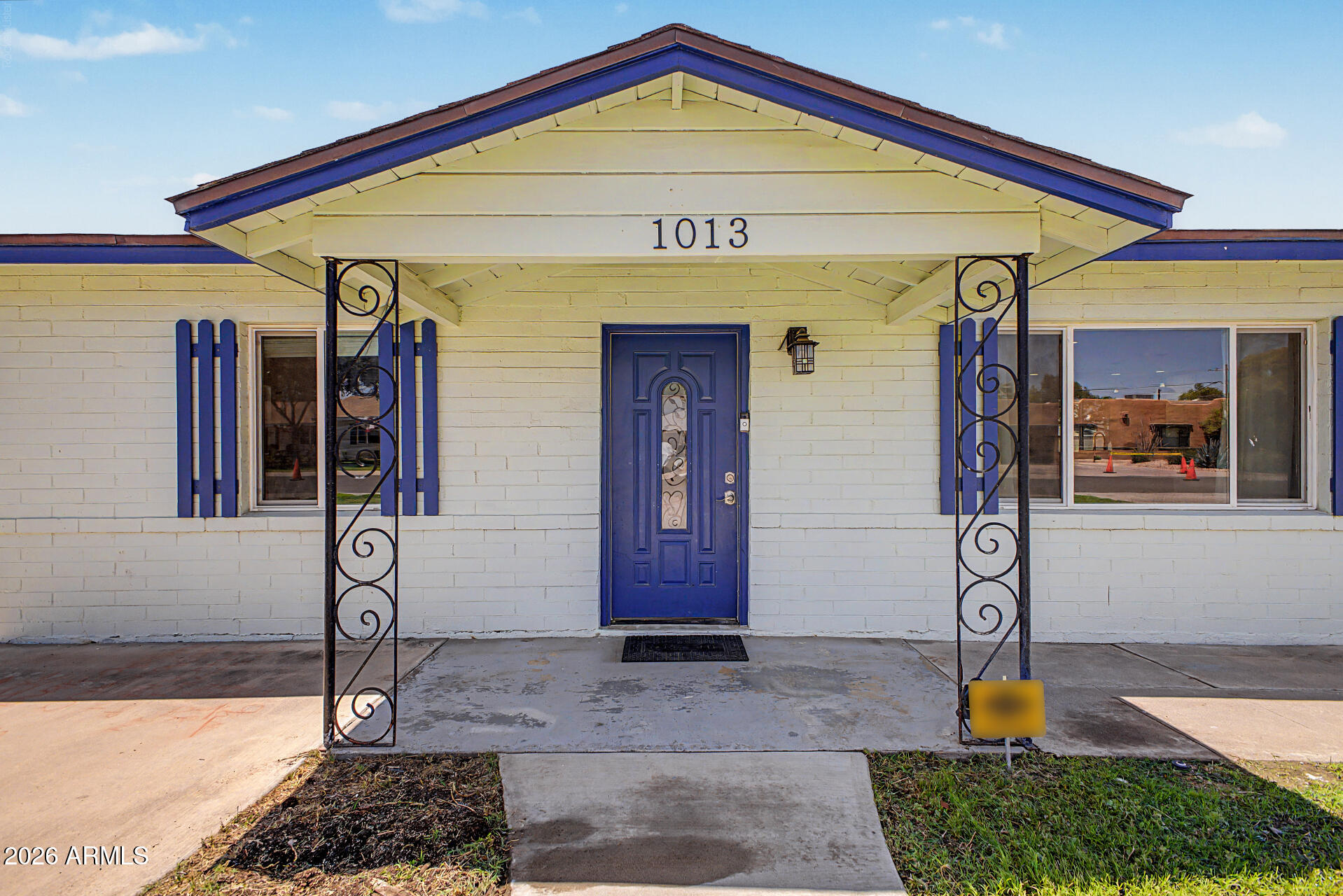 1013 E VERMONT Avenue