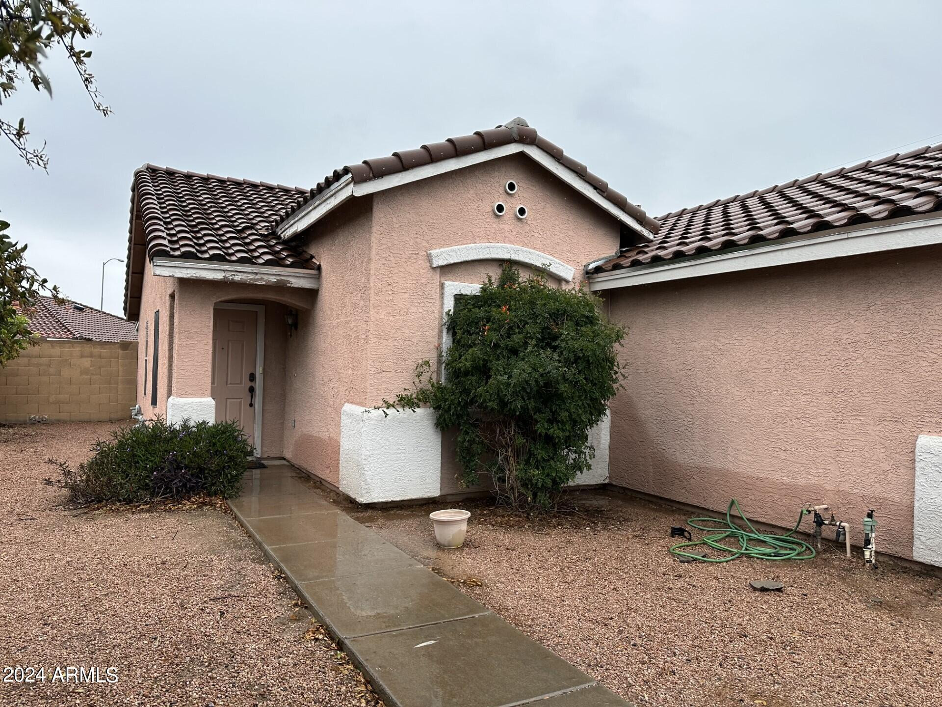 1006 S Slater Circle
