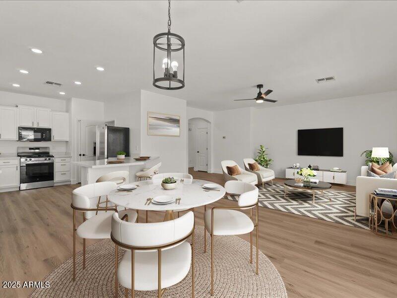 271 W ROADRUNNER Drive