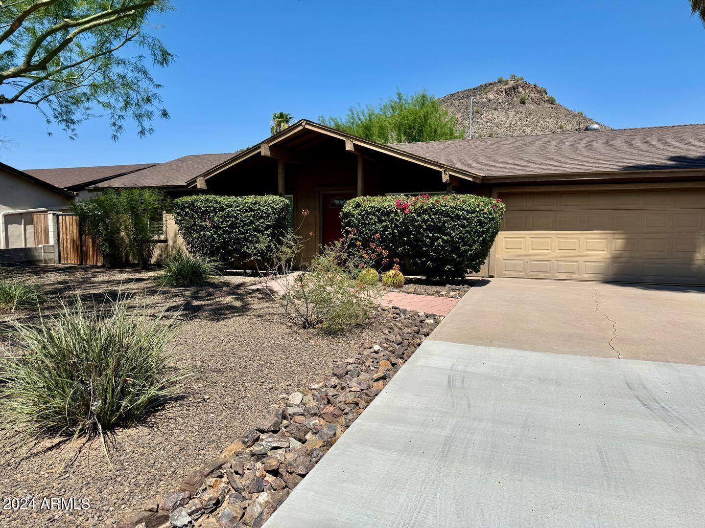 1332 W JOAN DE ARC Avenue