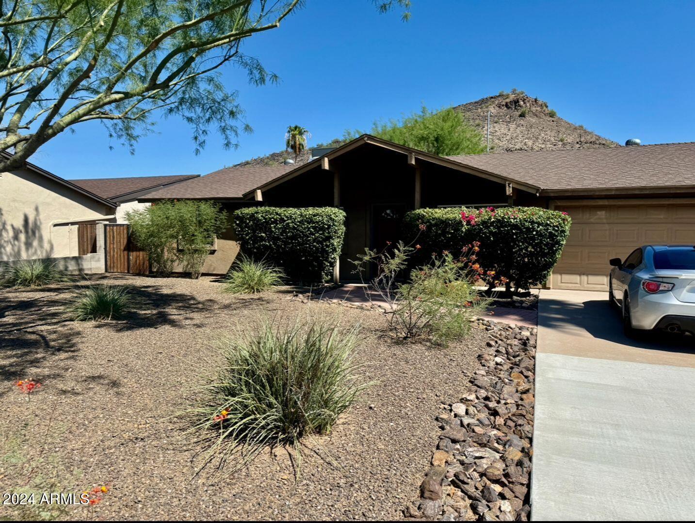 1332 W JOAN DE ARC Avenue