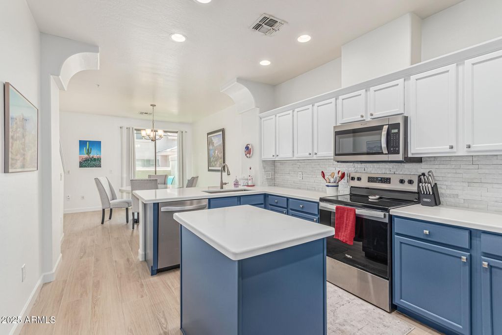 Photo of 42424 N Gavilan Peak Parkway #19102, Anthem, AZ 85086 (MLS # 6892829)