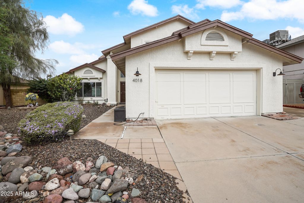 Photo of 4018 W Avenida Del Sol, Glendale, AZ 85310 (MLS # 6919668)