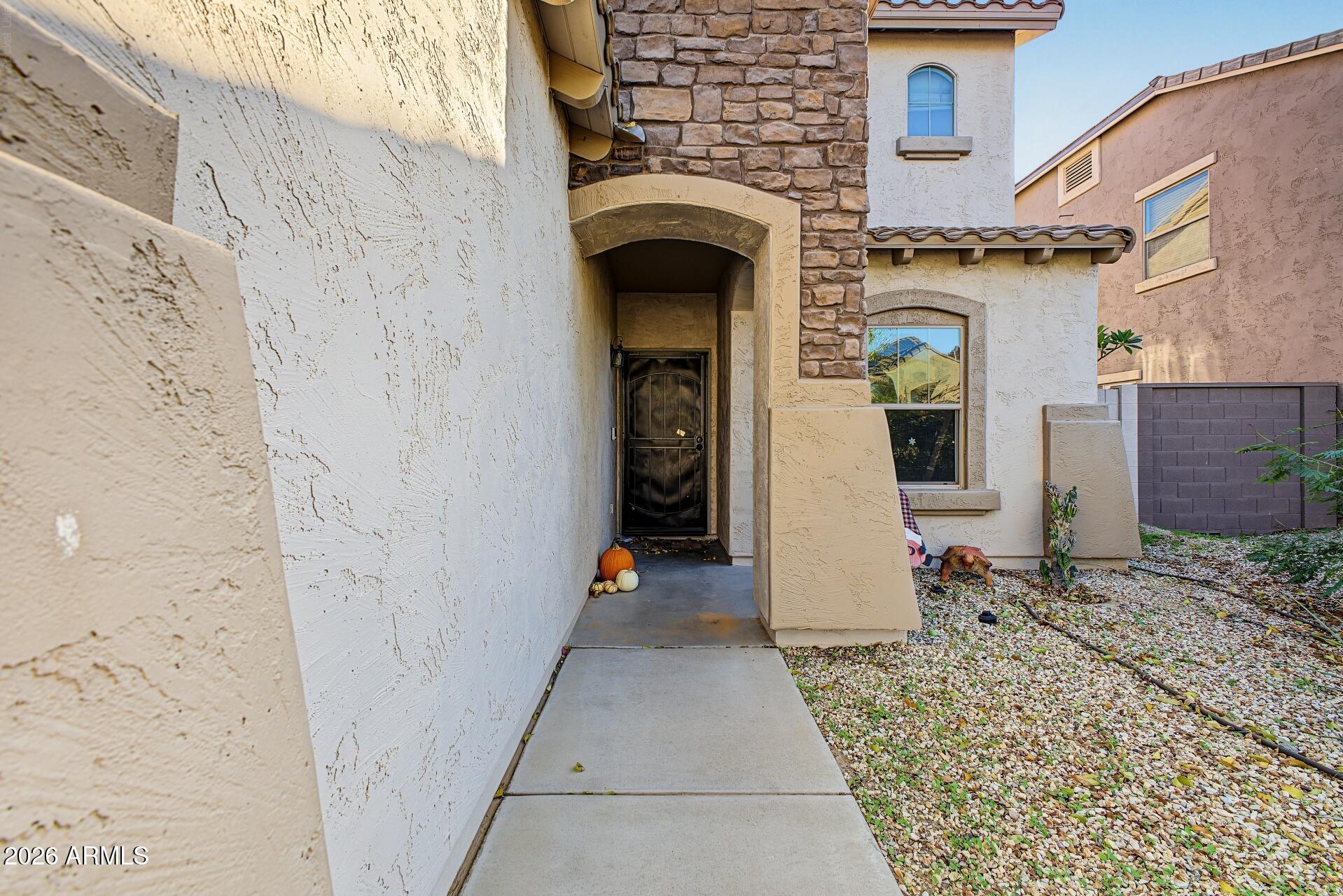 18611 W SUNNYSLOPE Lane