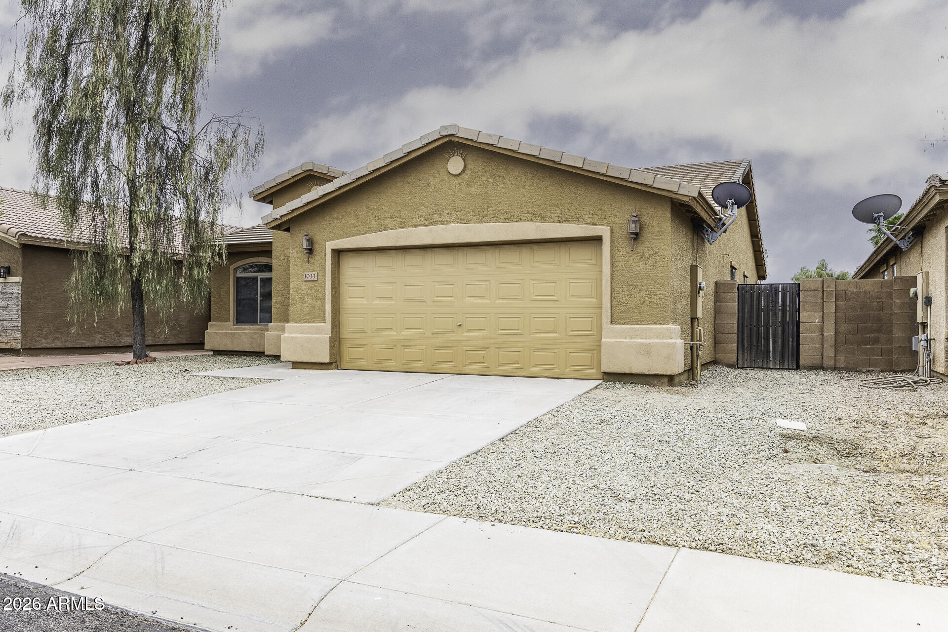 1033 W NINA Drive