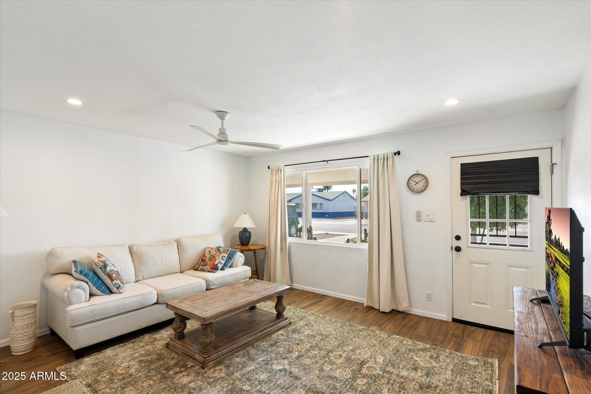 7806 E LOMA LAND Drive