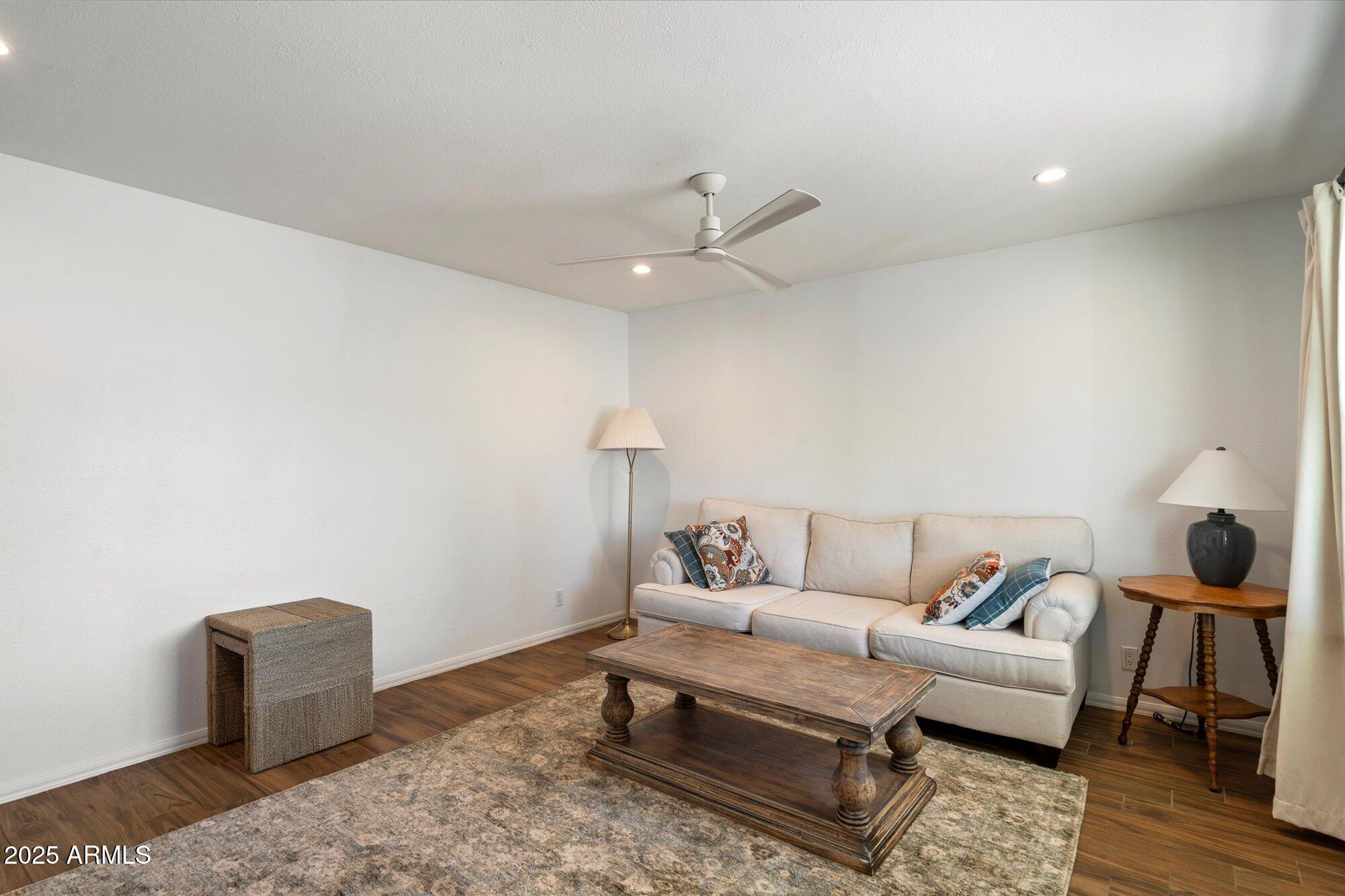 7806 E LOMA LAND Drive