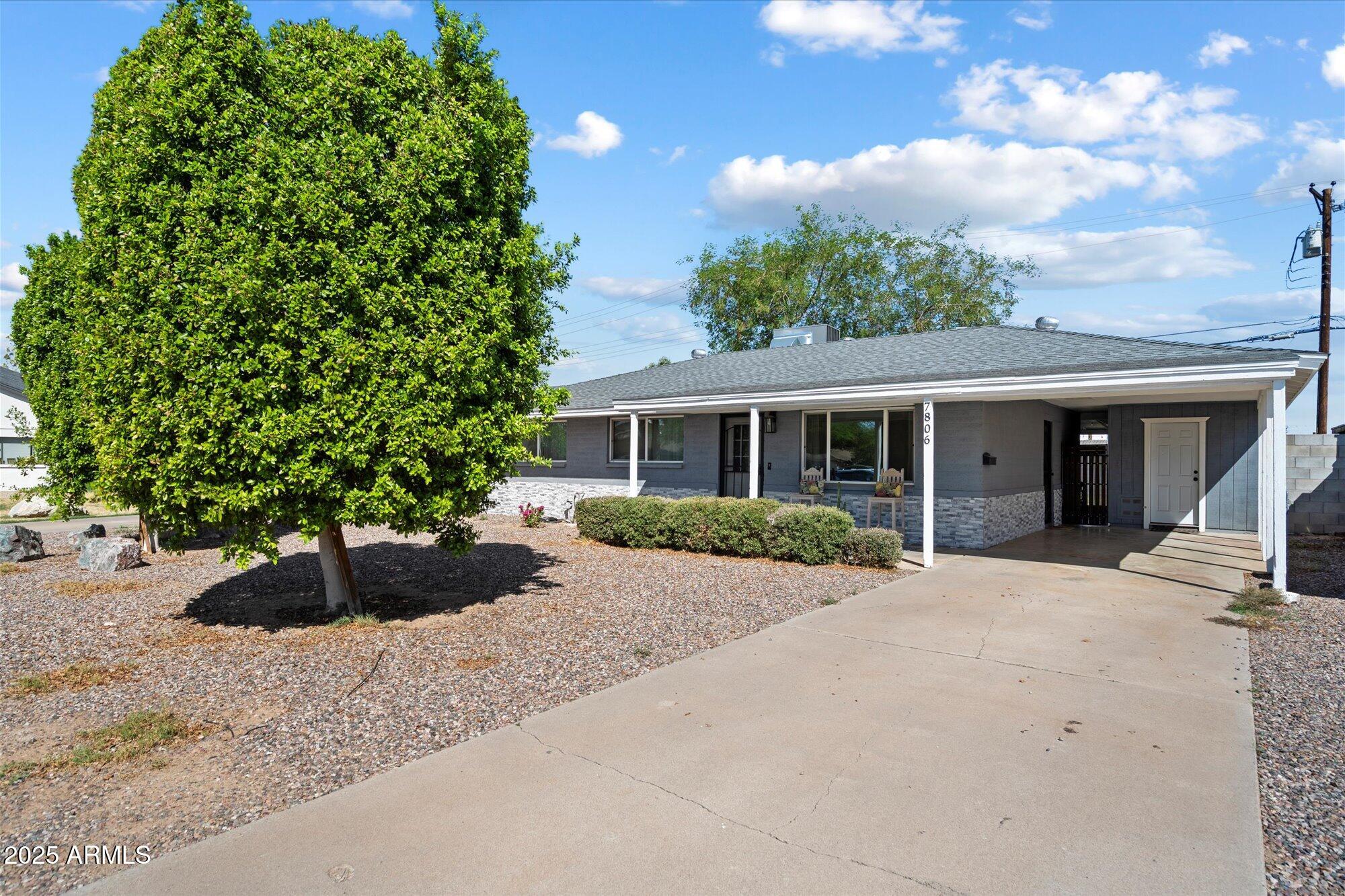 7806 E LOMA LAND Drive