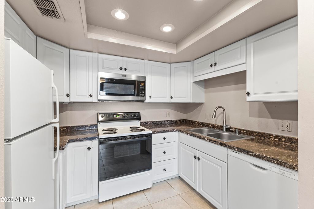 Photo of 7920 E Camelback Road #303, Scottsdale, AZ 85251 (MLS # 6950901)