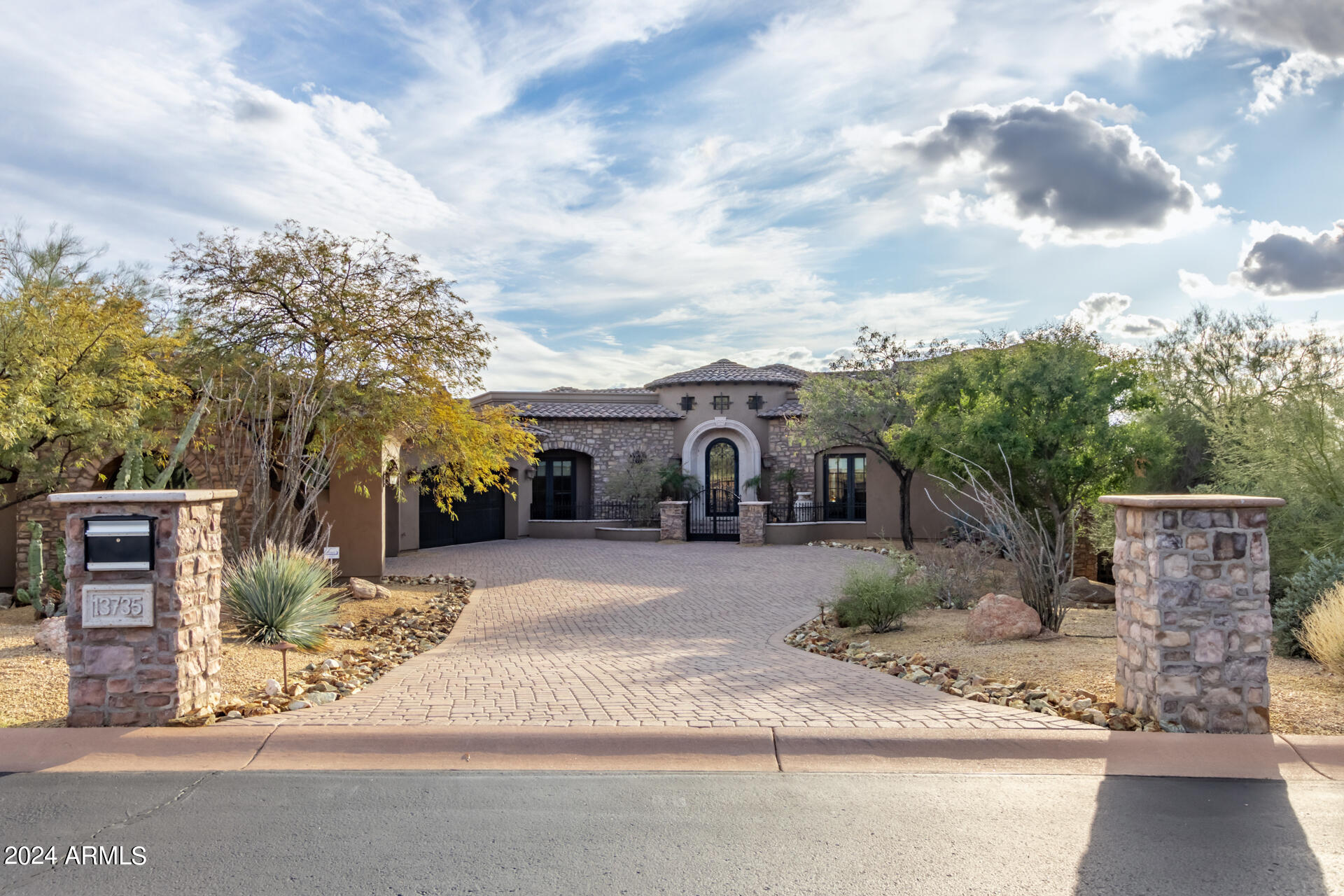SIERRA HILLS - Residential