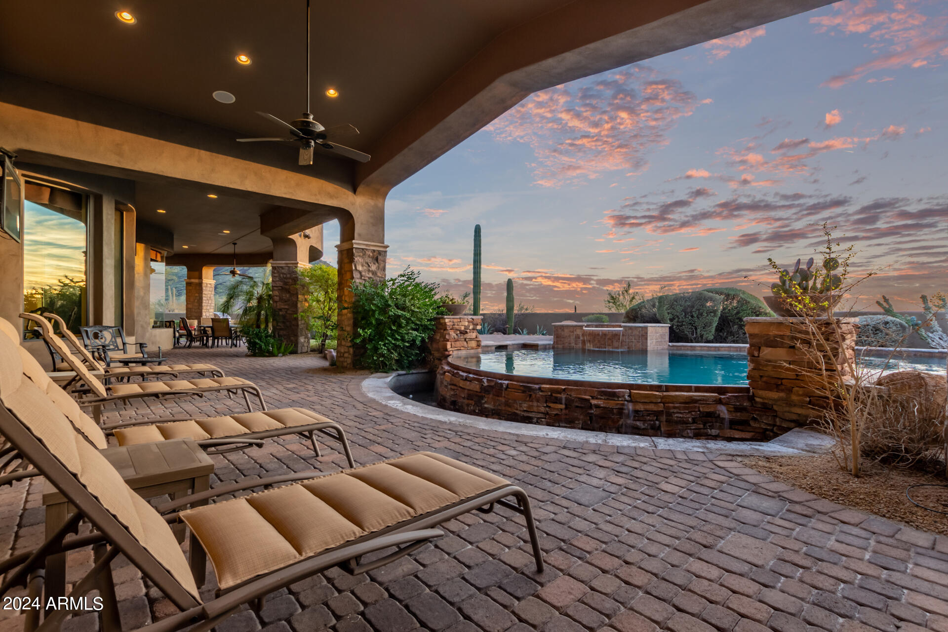SIERRA HILLS - Residential