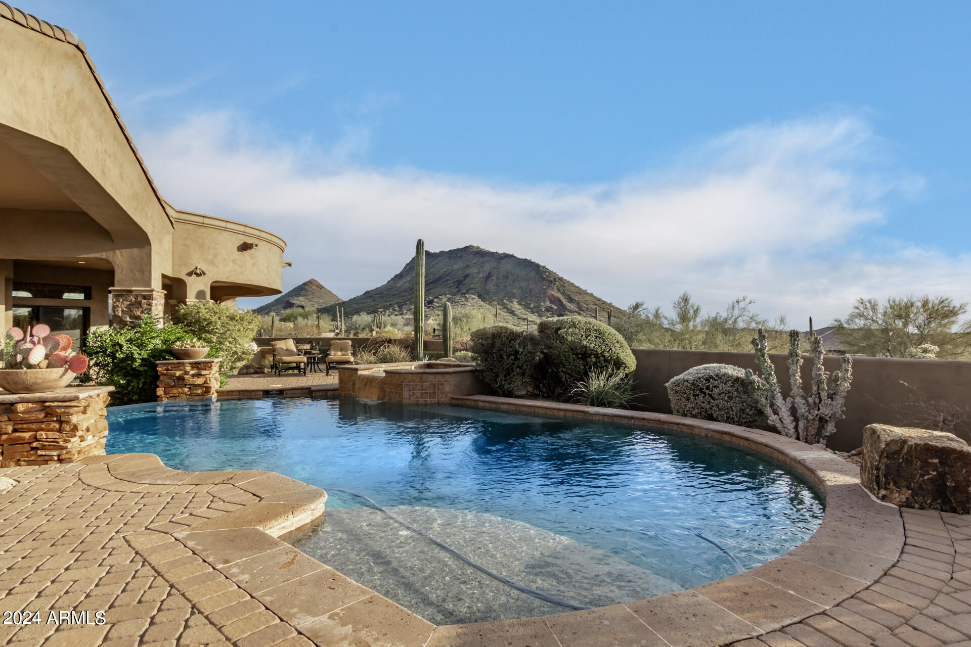 SIERRA HILLS - Residential