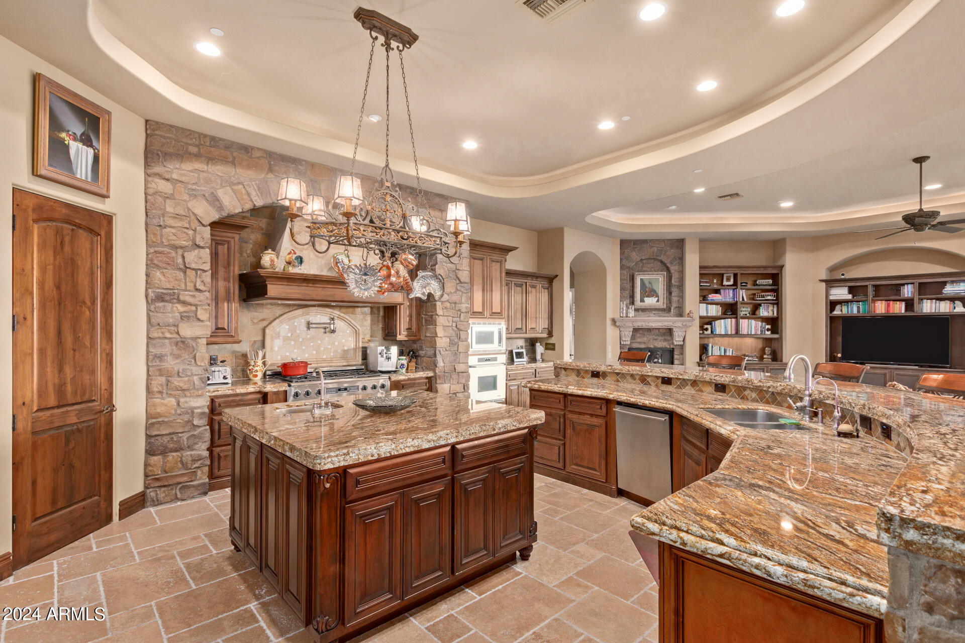 SIERRA HILLS - Residential