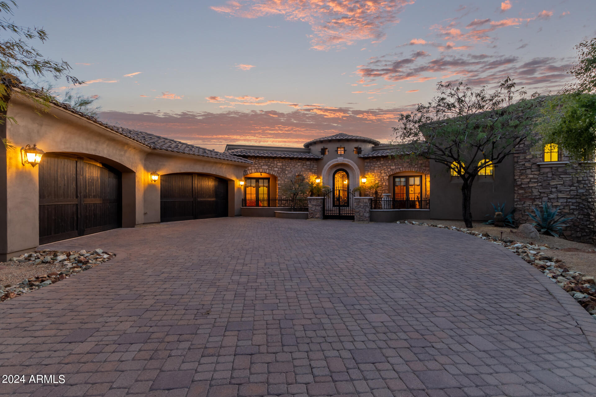 SIERRA HILLS - Residential
