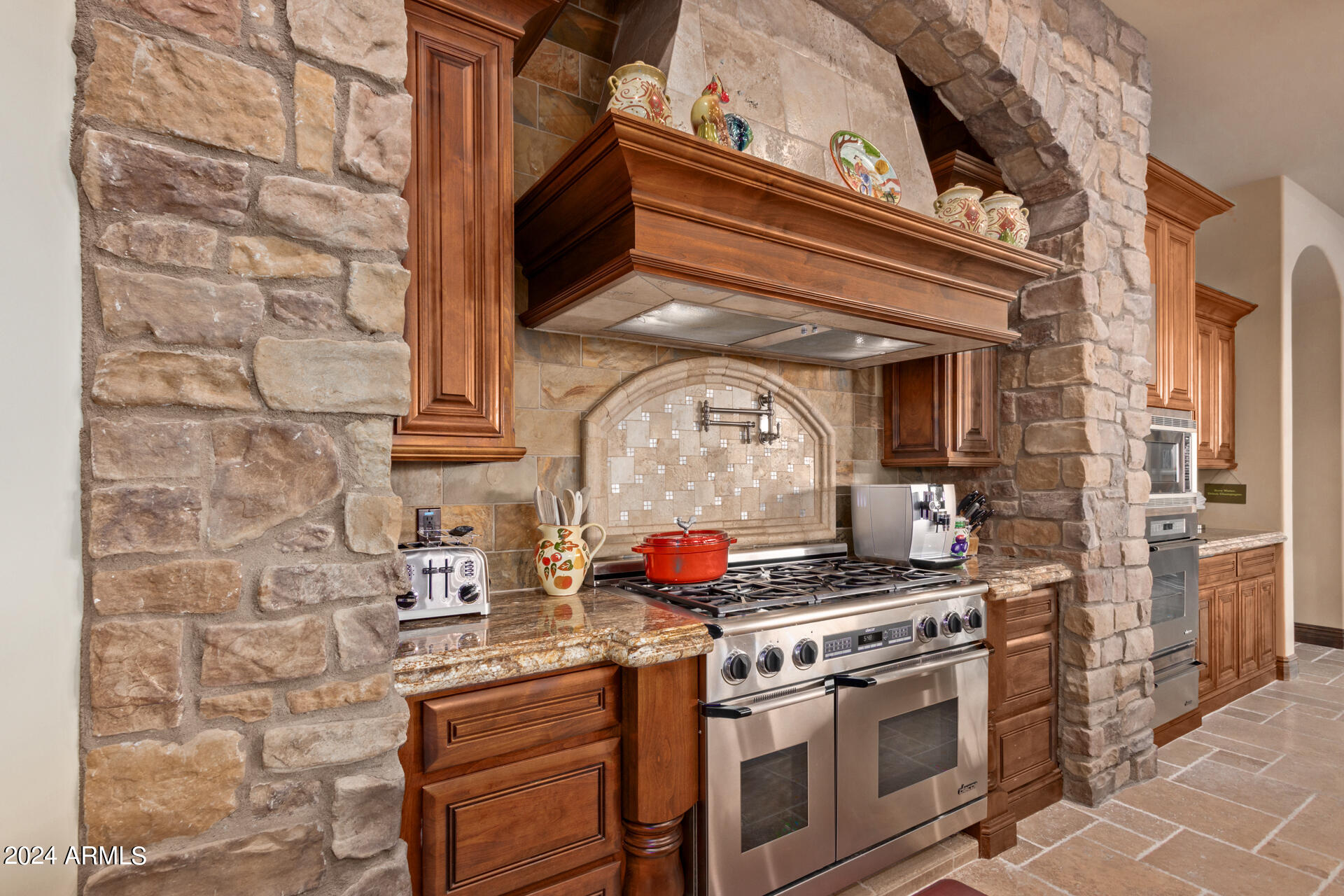 SIERRA HILLS - Residential