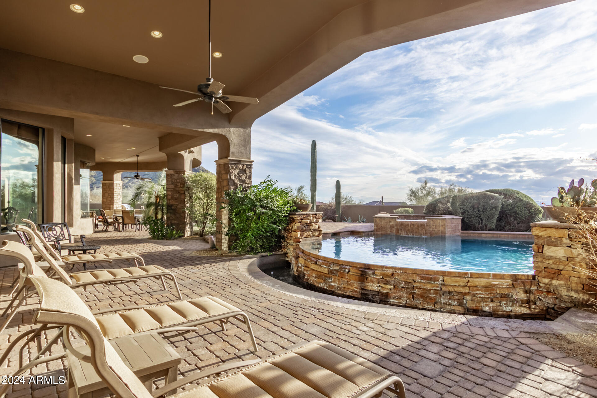 SIERRA HILLS - Residential