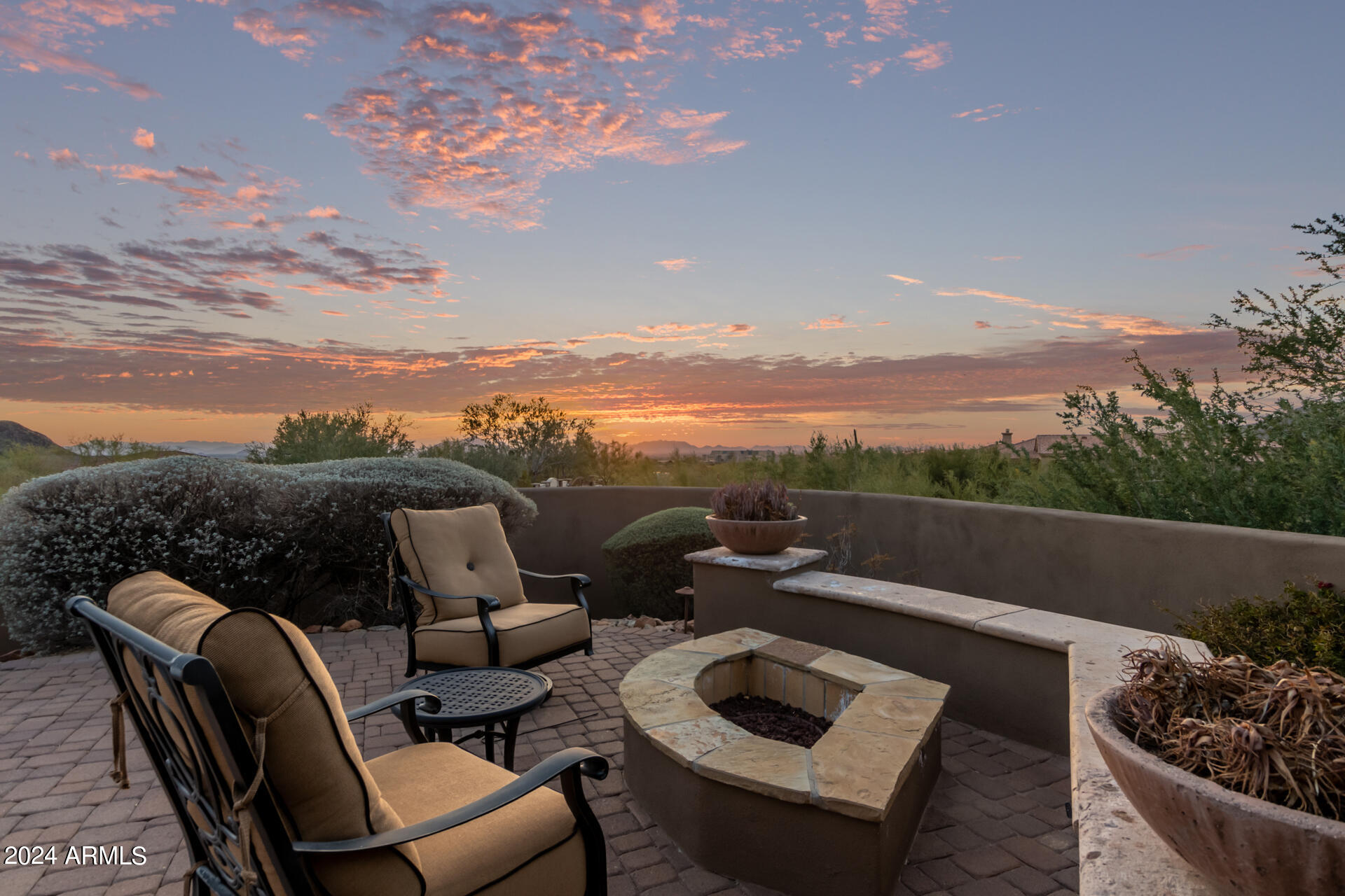 SIERRA HILLS - Residential