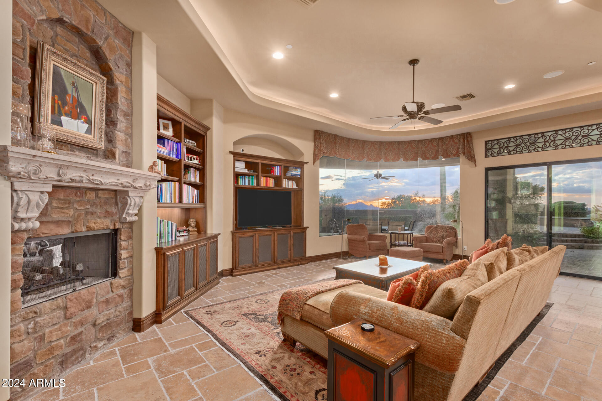 SIERRA HILLS - Residential