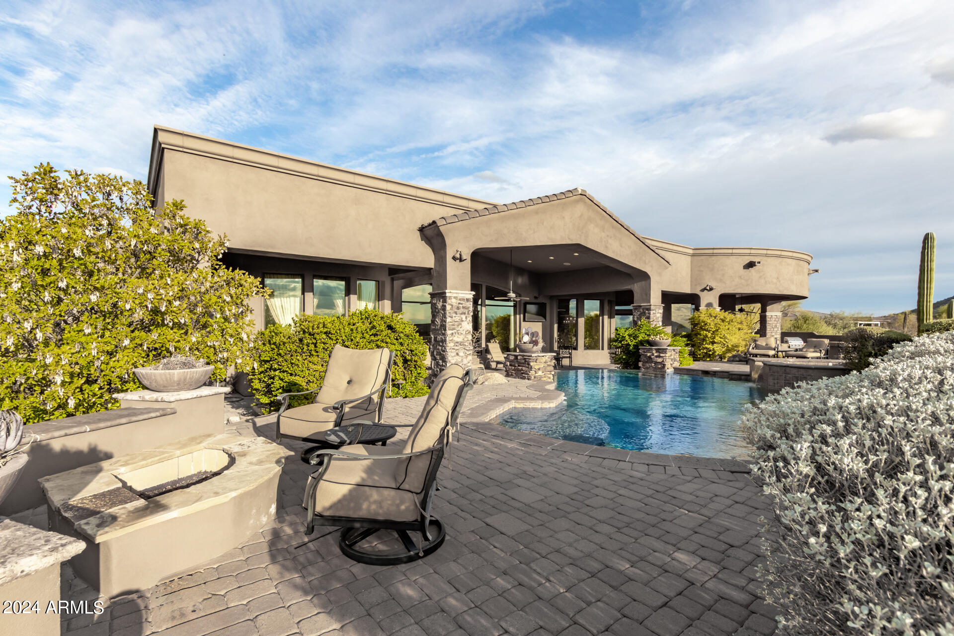 SIERRA HILLS - Residential