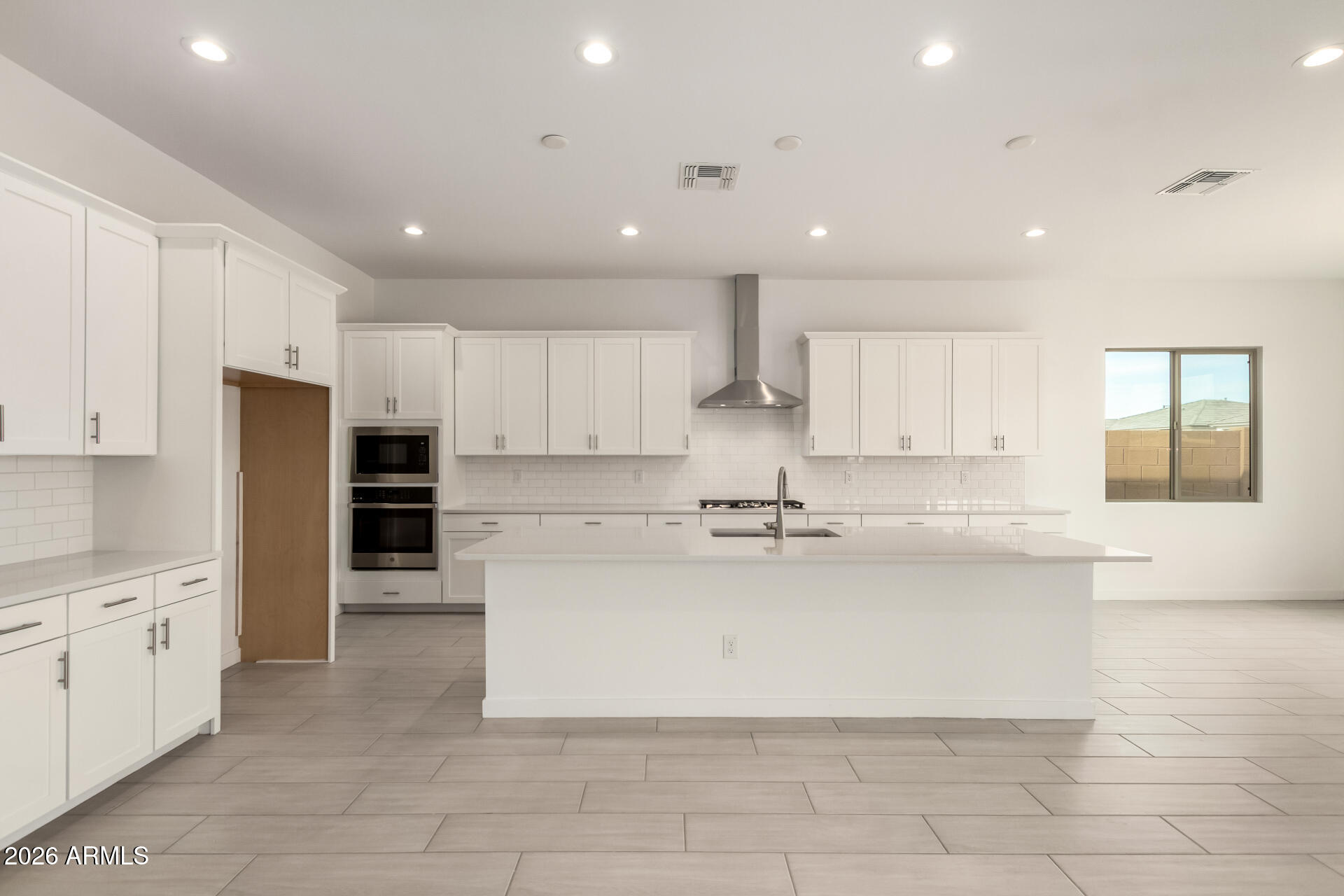 15832 W DESERT HOLLOW Drive