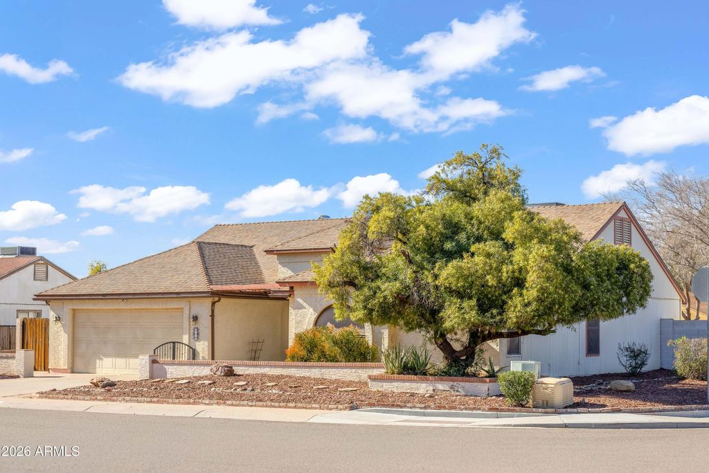 Photo of 230 S Hazelton Drive, Chandler, AZ 85226 (MLS # 6975615)