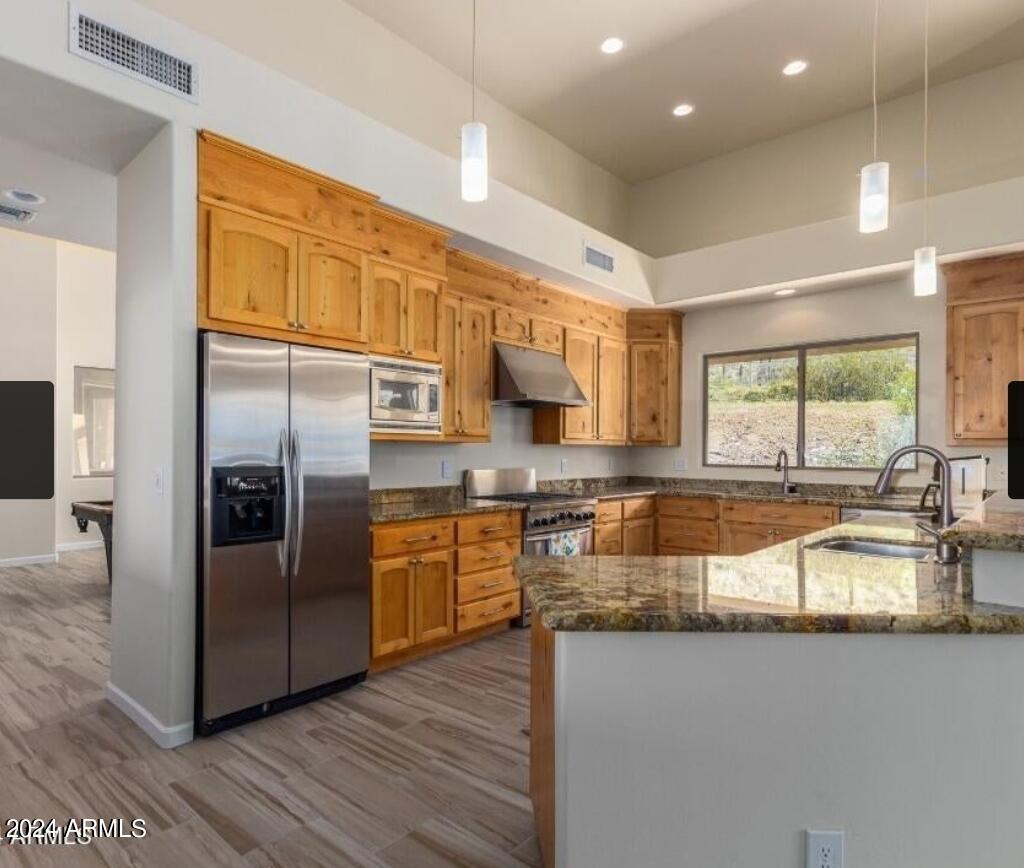 2715 W CHEYENNE Drive