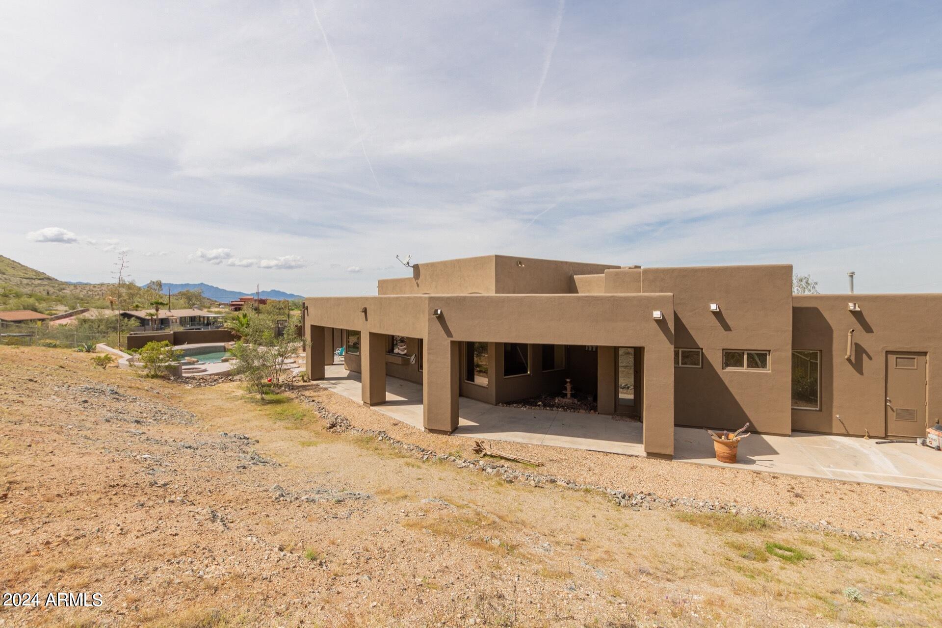 2715 W CHEYENNE Drive