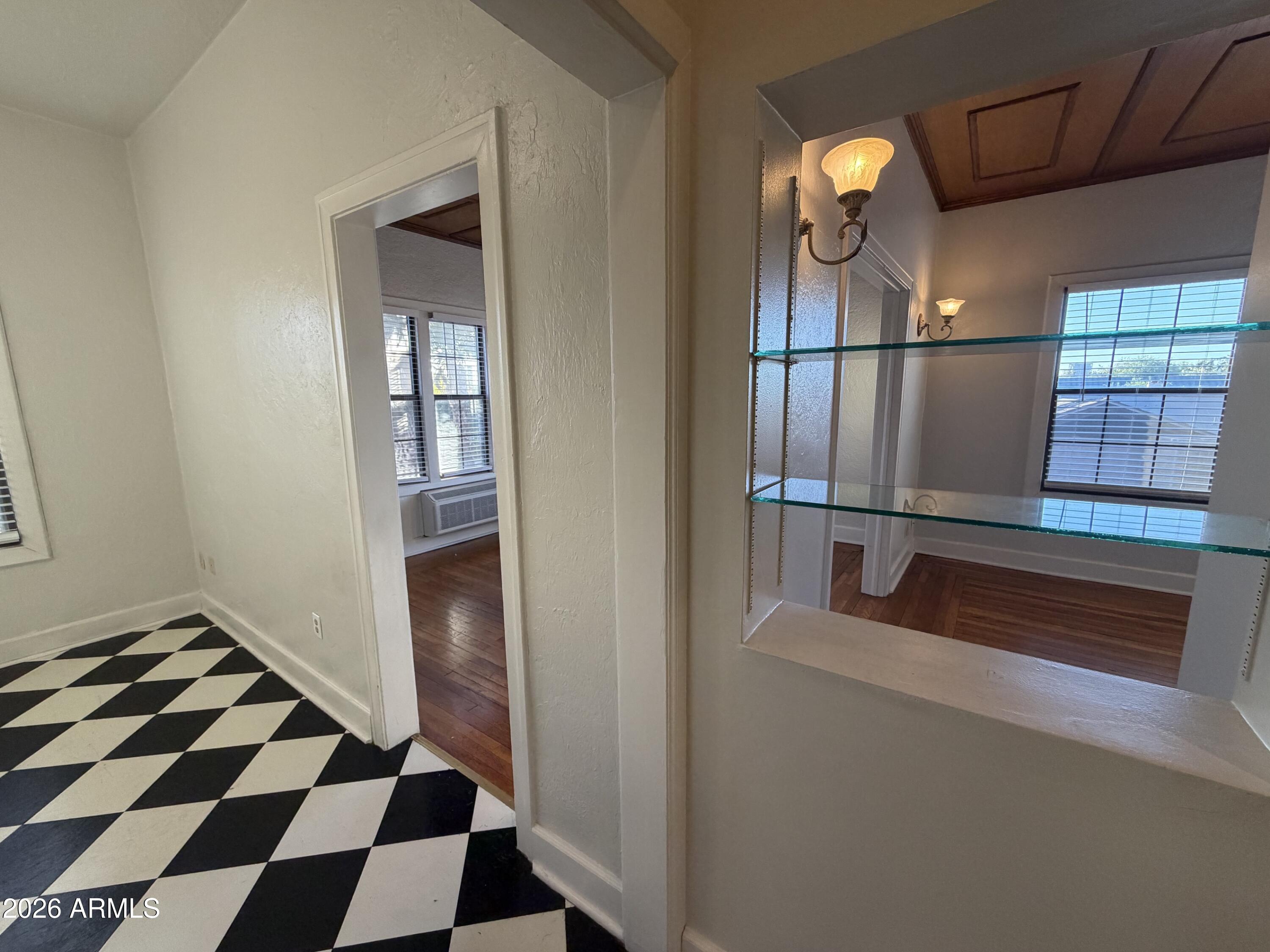 902 E Palm Lane Apt 8