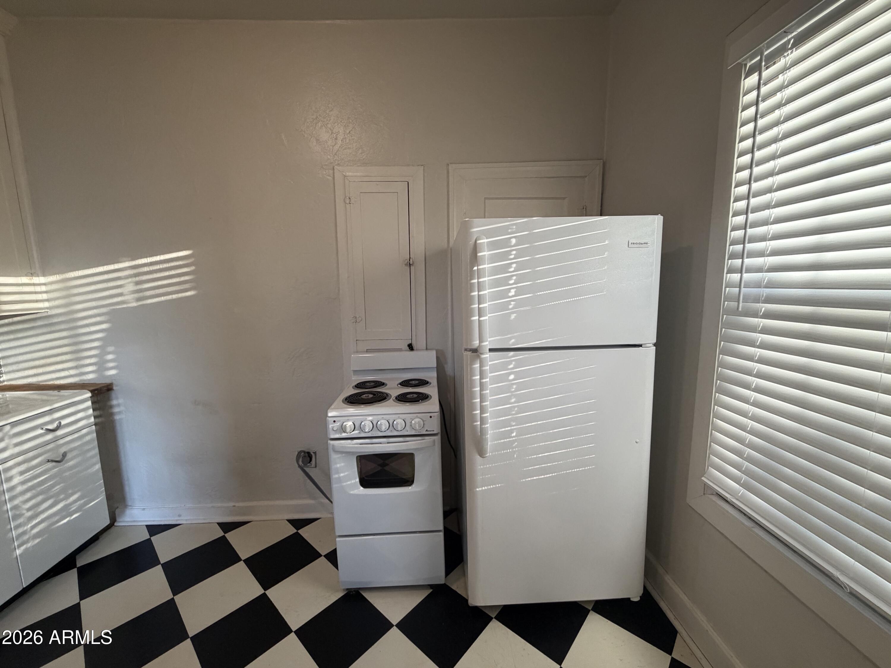 902 E Palm Lane Apt 8
