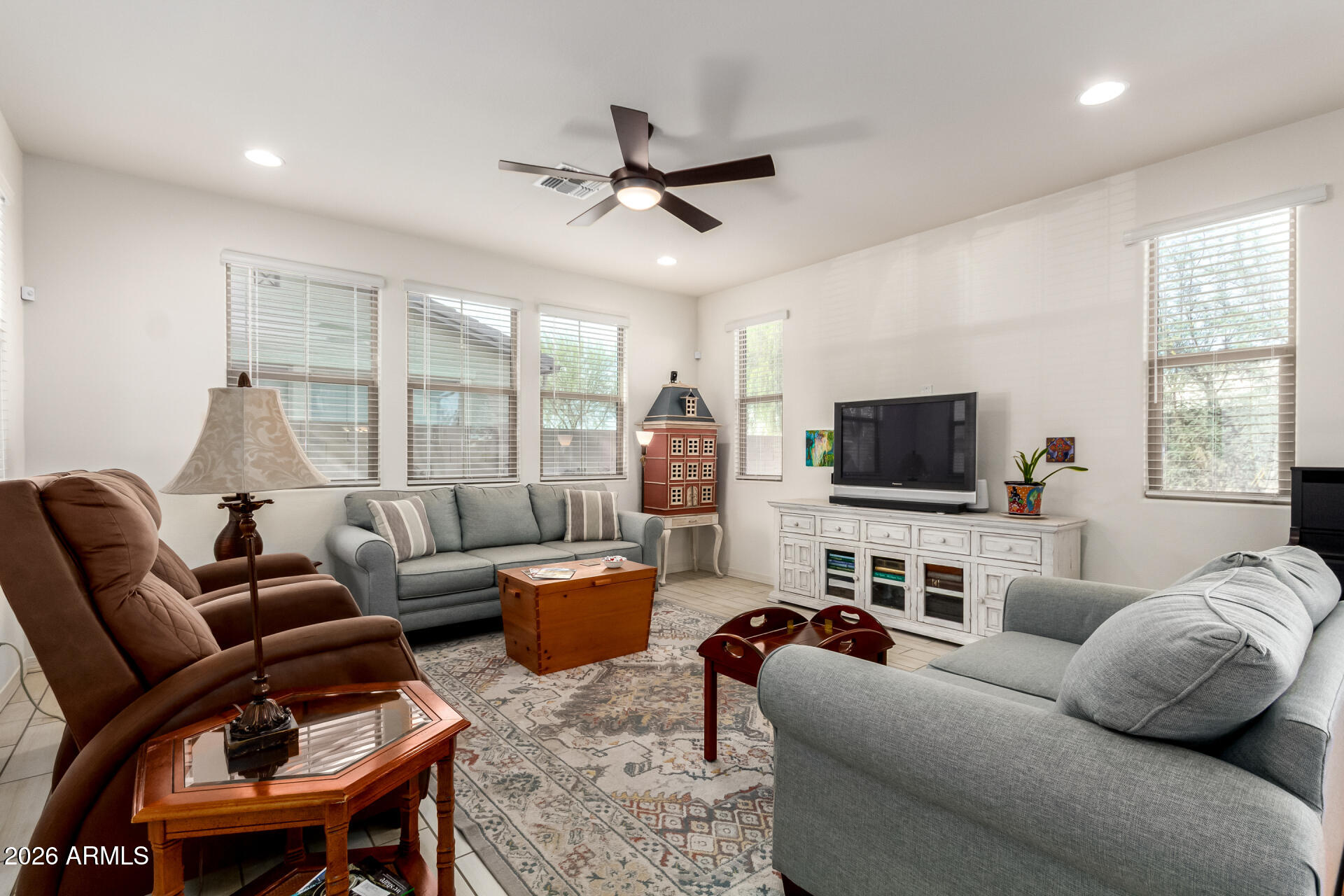 5740 W RAYMOND Street