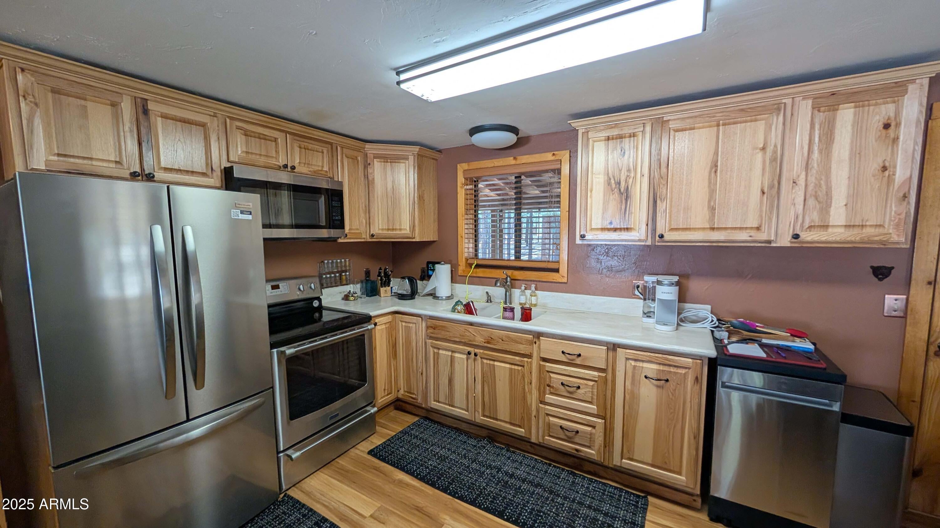 2425 TALL TREES Loop
