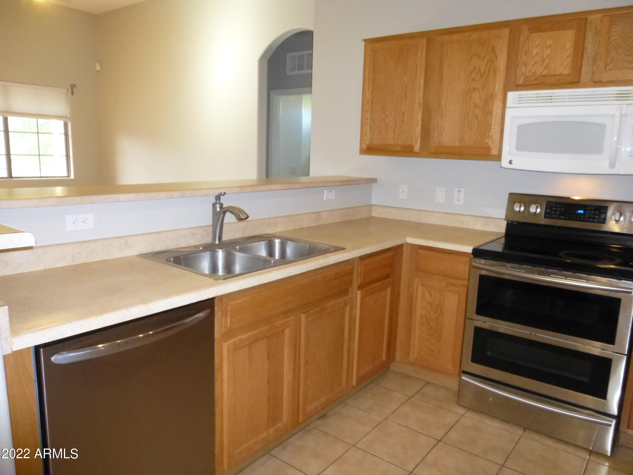 2727 N PRICE Road 28