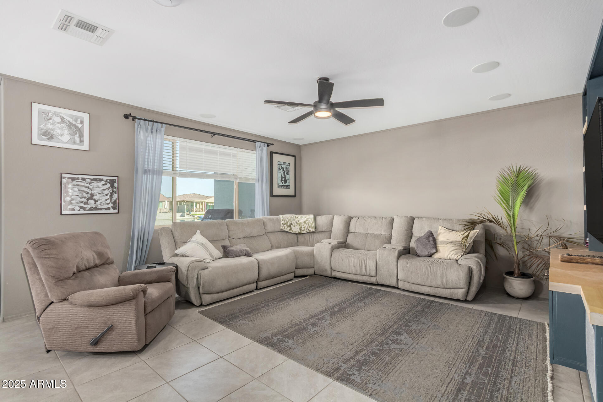 40922 W DESERT FAIRWAYS Drive