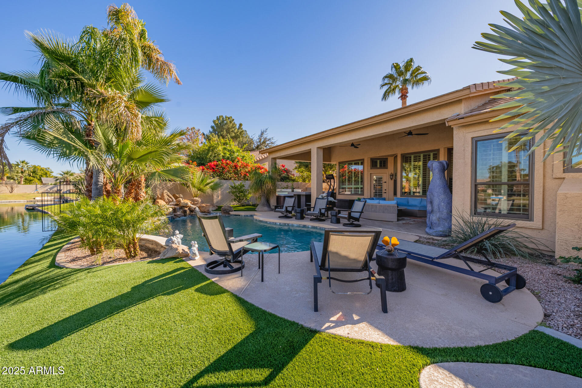 1560 W BLUE RIDGE Way