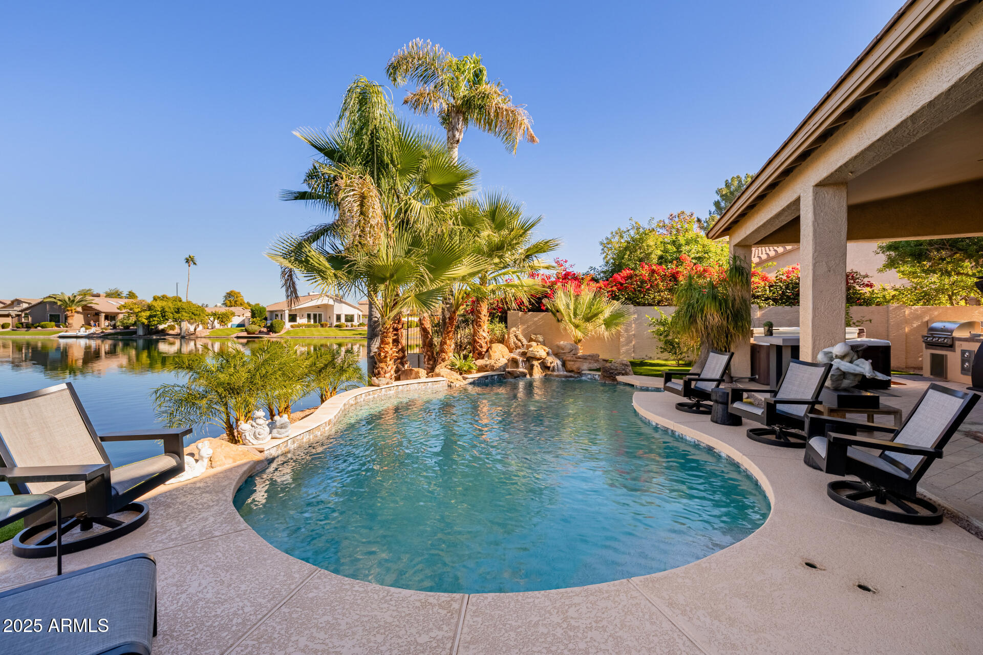 1560 W BLUE RIDGE Way