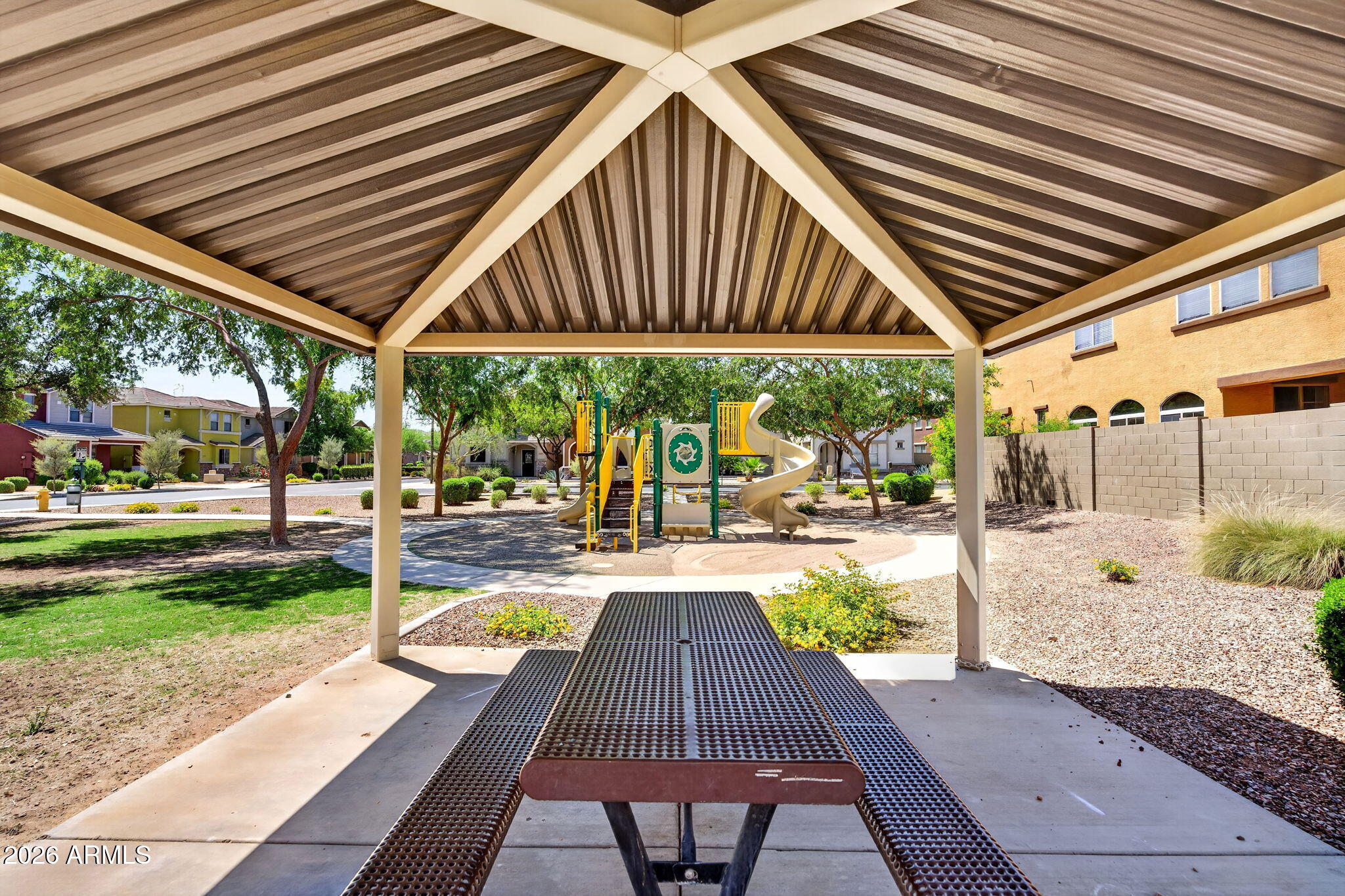 ARROWHEAD VILLAS - Residential