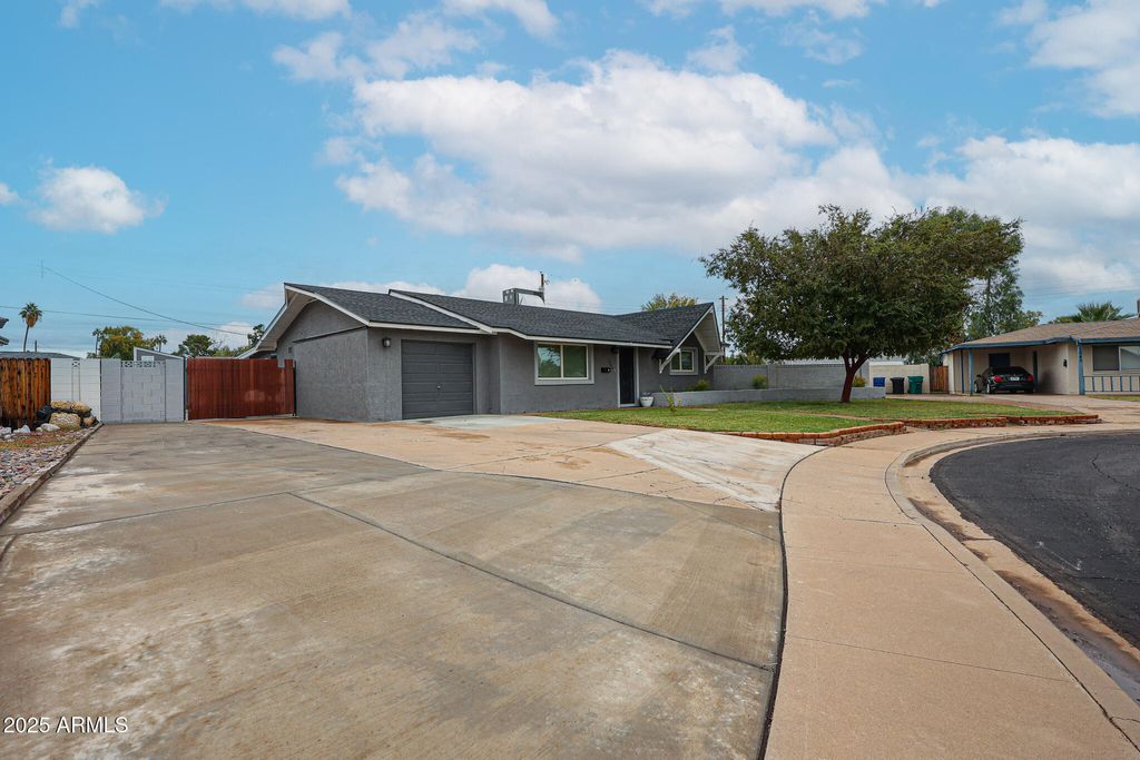 Photo of 1549 N Fern Circle, Mesa, AZ 85201 (MLS # 6951548)