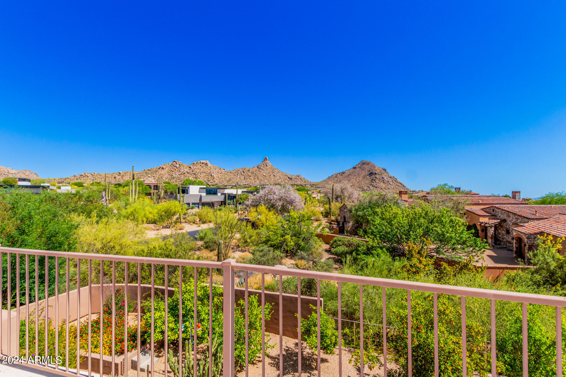 ESTANCIA - Residential
