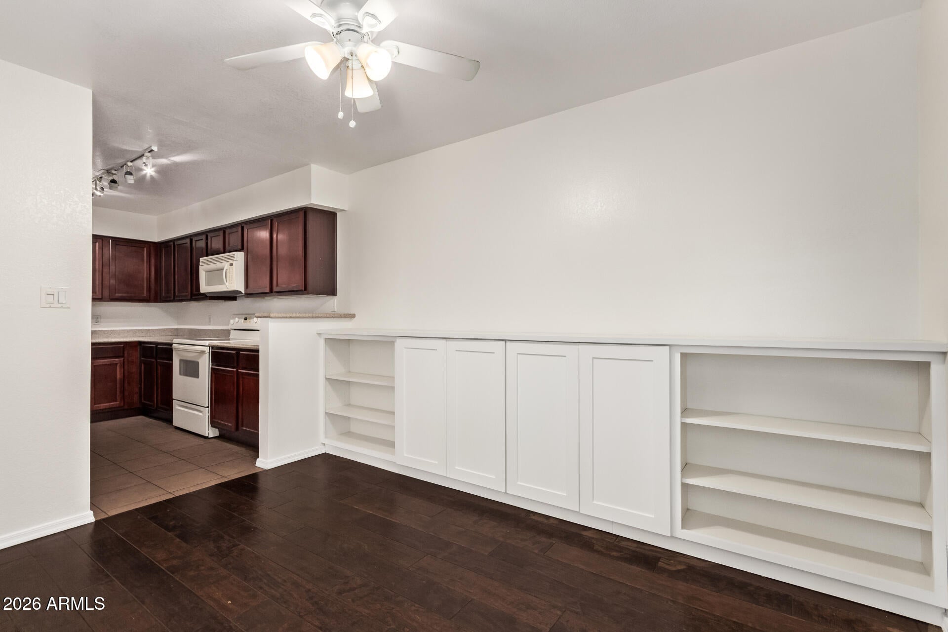 8787 E MOUNTAIN VIEW Road 1068