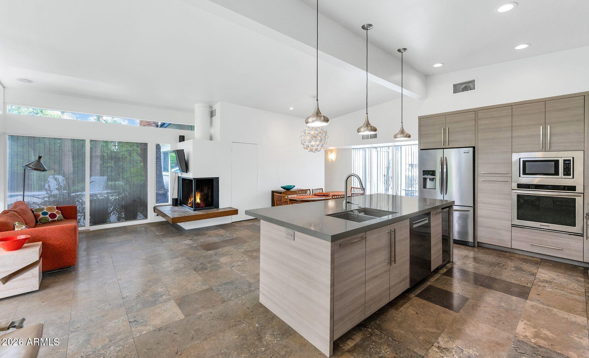 3326 N 61st Place